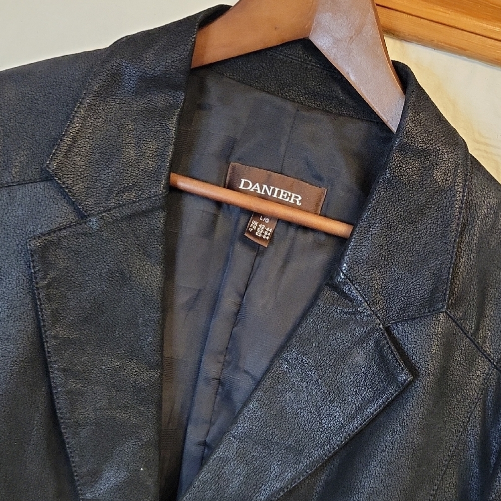 Danier Leather Blazer Men's L — Black Genuine Leather — 2-Button — Notch Lapel